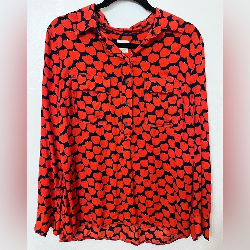 Gap The Fitted Boyfriend Shirt Womens Small Red Black Apple Print Casual Top Sm.
